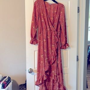 Super cute dress! Perfect for fall